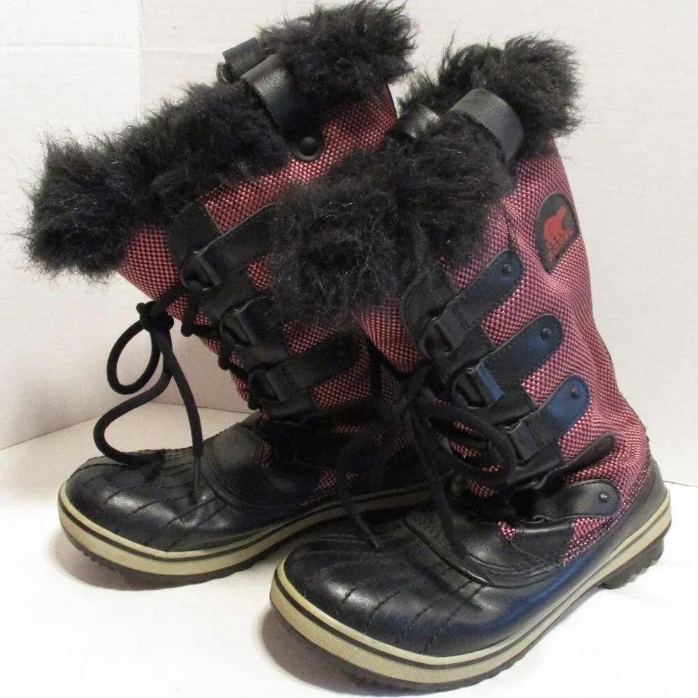 Sorel Boots Woman Size 7 Red Black Faux Fur Lining Waterproof Warm Lace Up Boots